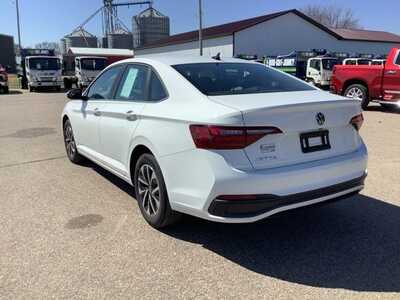 2022 Volkswagen Jetta, $17299. Photo 10