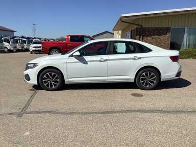 2022 Volkswagen Jetta, $17299. Photo 8