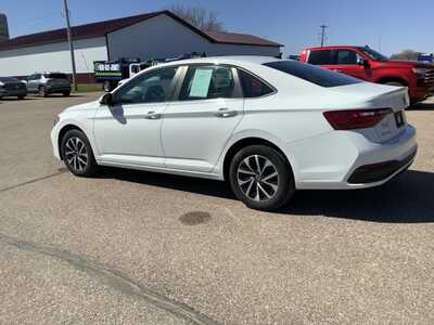 2022 Volkswagen Jetta, $17299. Photo 9