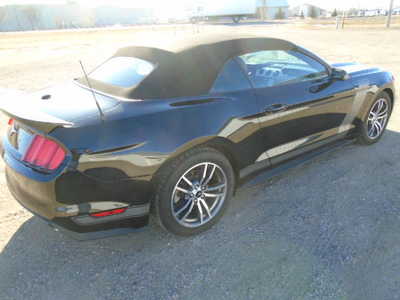 2015 Ford Mustang, $12900. Photo 4