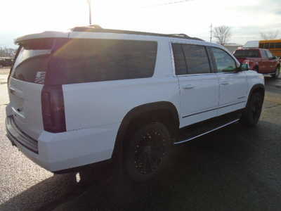 2016 GMC Yukon XL, $11500. Photo 4