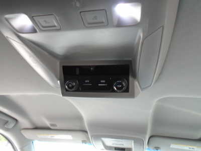2018 Chevrolet Suburban, $16900. Photo 9