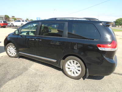 2012 Toyota Sienna, $7900. Photo 2
