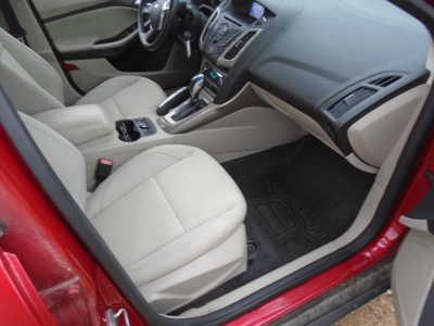 2012 Ford Focus, $4500. Photo 6