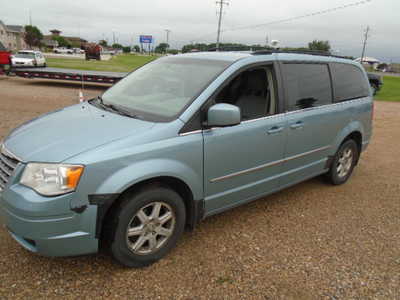 2009 Chrysler Town & Country, $1900. Photo 1
