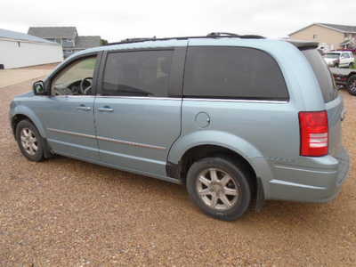 2009 Chrysler Town & Country, $1900. Photo 2