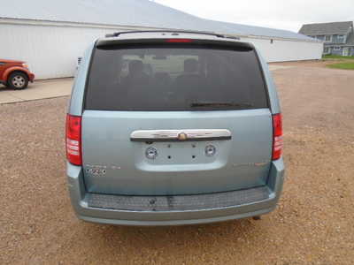 2009 Chrysler Town & Country, $1900. Photo 3