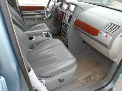 2009 Chrysler Town & Country, $1900. Photo 6