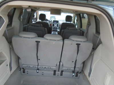 2009 Chrysler Town & Country, $1900. Photo 10