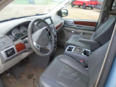 2009 Chrysler Town & Country, $1900. Photo 11