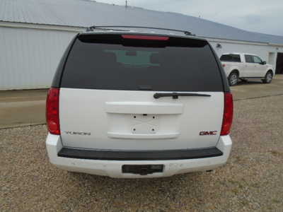 2014 GMC Yukon, $6900. Photo 3