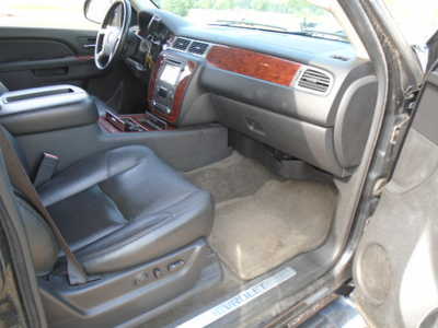 2013 Chevrolet Suburban, $7900. Photo 8