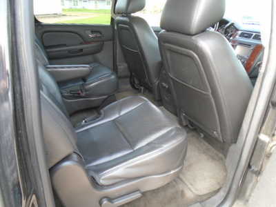 2013 Chevrolet Suburban, $7900. Photo 9