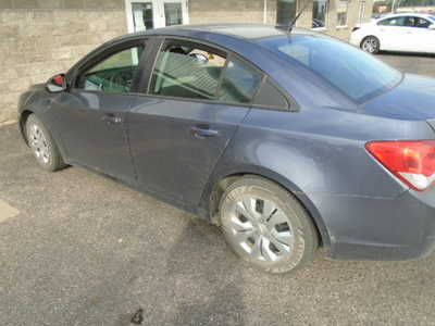 2013 Chevrolet Cruze, $2500. Photo 2