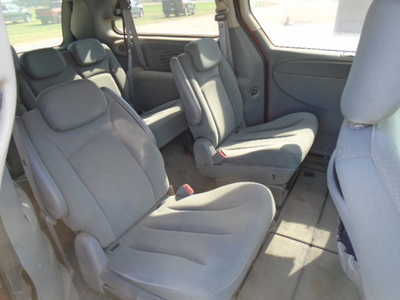 2007 Chrysler Town & Country, $1300. Photo 7