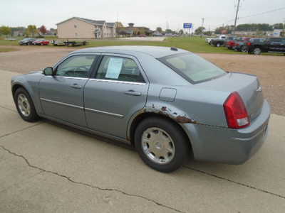2006 Chrysler 300, $2300. Photo 2