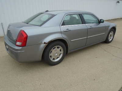 2006 Chrysler 300, $2300. Photo 4
