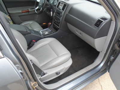 2006 Chrysler 300, $2300. Photo 8