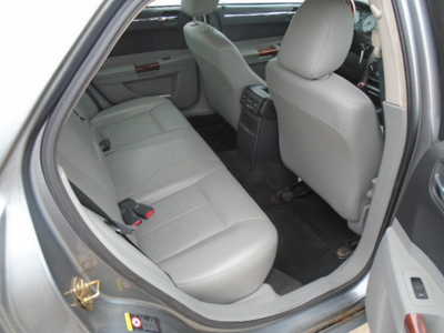 2006 Chrysler 300, $2300. Photo 9