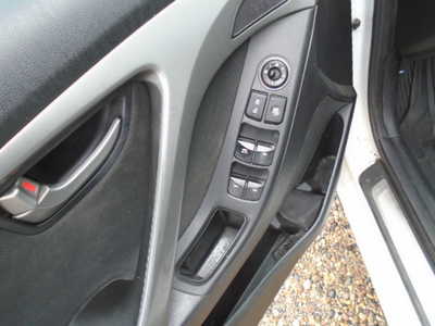 2016 Hyundai Elantra, $3900. Photo 11