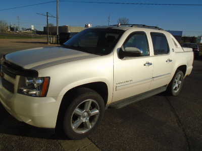 2013 Chevrolet Avalanche, $9000. Photo 1