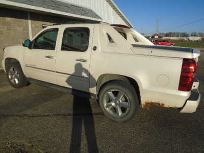 2013 Chevrolet Avalanche, $9000. Photo 2