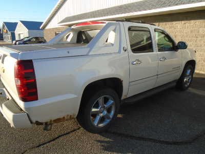 2013 Chevrolet Avalanche, $9000. Photo 4