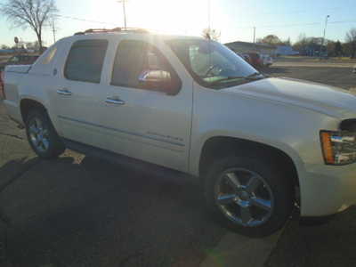 2013 Chevrolet Avalanche, $9000. Photo 5