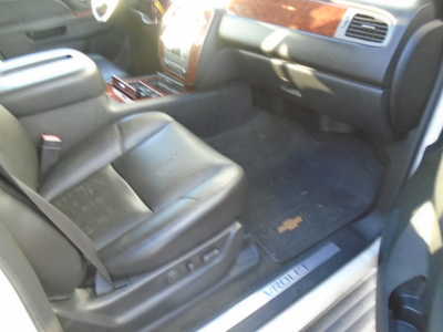 2013 Chevrolet Avalanche, $9000. Photo 8