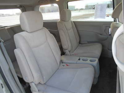 2017 Nissan Quest, $4500. Photo 8