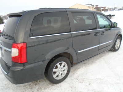 2012 Chrysler Town & Country, $3400. Photo 4