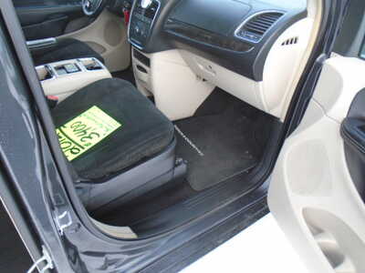 2012 Chrysler Town & Country, $3400. Photo 6