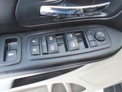 2012 Chrysler Town & Country, $3400. Photo 11