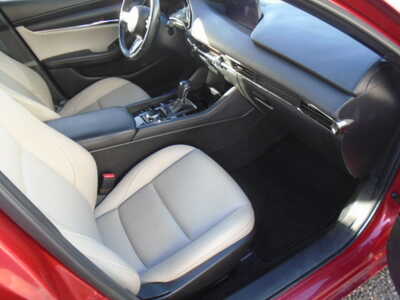 2019 Mazda Mazda3, $12900. Photo 7