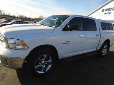 2017 RAM 1500 Crew Cab, $7500. Photo 5