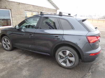 2020 Audi Q5, $14900. Photo 2