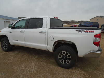 2014 Toyota Tundra Crew Cab, $7500. Photo 2