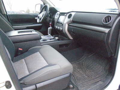 2014 Toyota Tundra Crew Cab, $7500. Photo 8