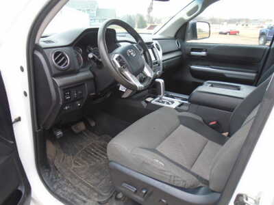 2014 Toyota Tundra Crew Cab, $7500. Photo 10