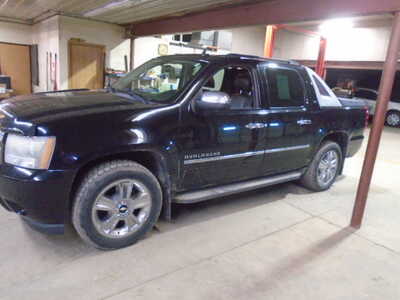 2010 Chevrolet Avalanche, $4400. Photo 1