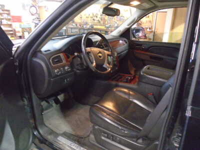 2010 Chevrolet Avalanche, $4400. Photo 4
