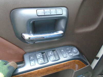 2015 Chevrolet 1500 Crew Cab, $7900. Photo 7