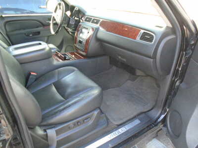 2011 Chevrolet Avalanche, $9900. Photo 6