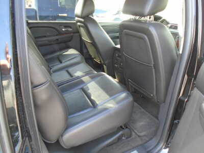 2011 Chevrolet Avalanche, $9900. Photo 7