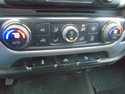 2015 GMC 1500 Crew Cab, $17900. Photo 12