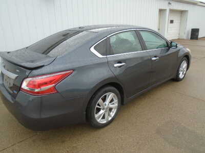 2013 Nissan Altima, $3400. Photo 4