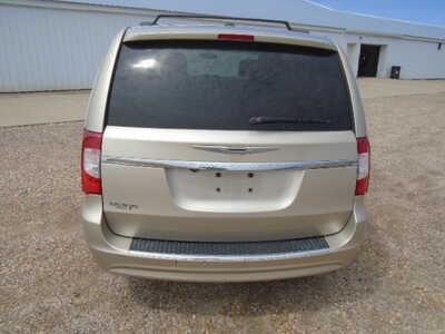 2014 Chrysler Town & Country, $4900. Photo 3