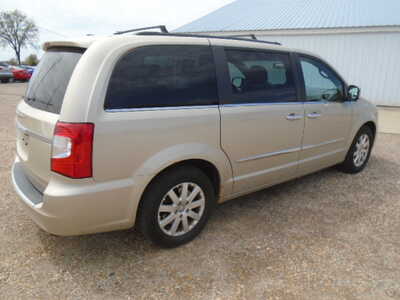 2014 Chrysler Town & Country, $4900. Photo 4