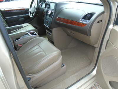 2014 Chrysler Town & Country, $4900. Photo 6