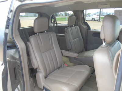2014 Chrysler Town & Country, $4900. Photo 7